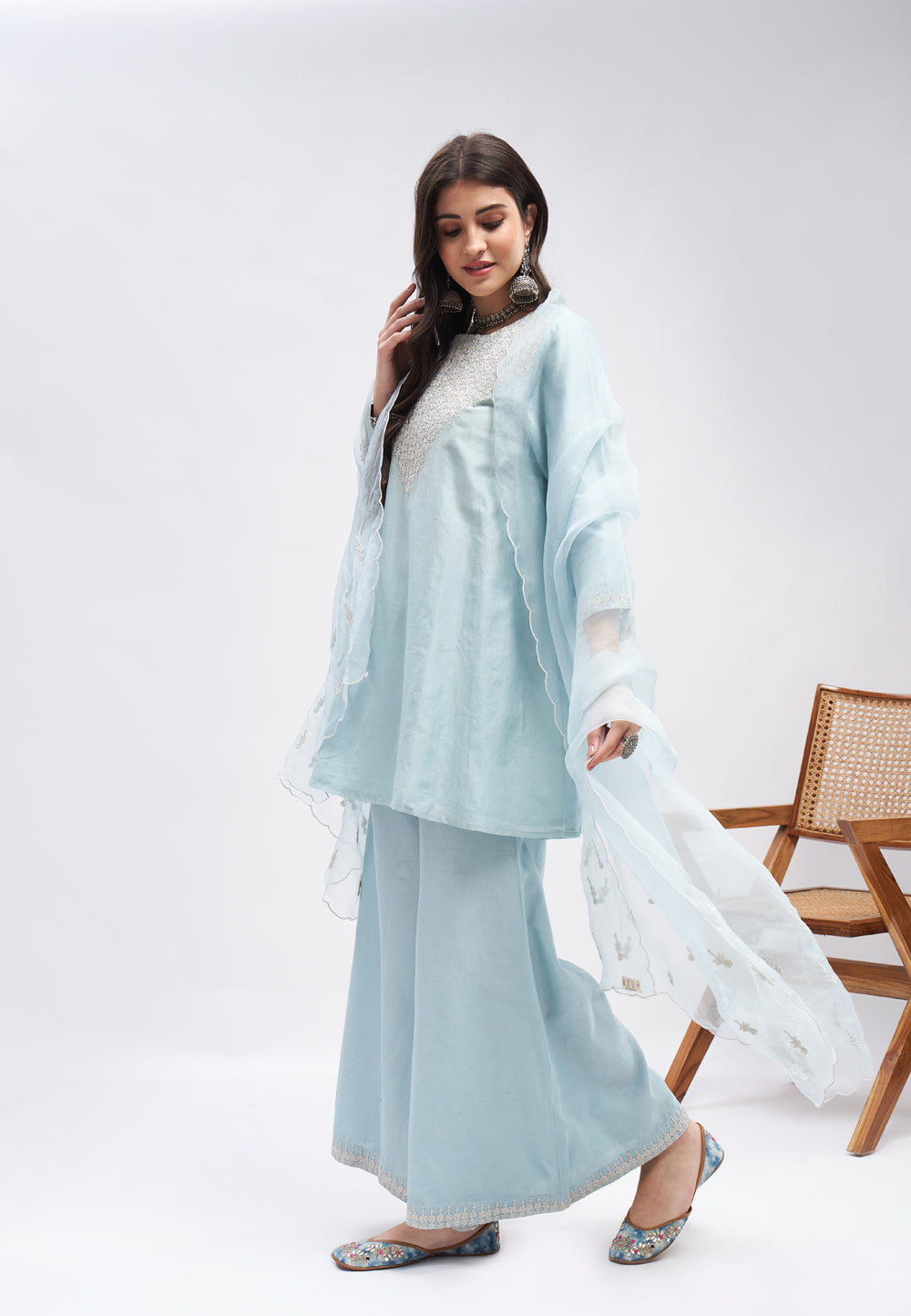 Zari Embroidered Kurta & Pant Set