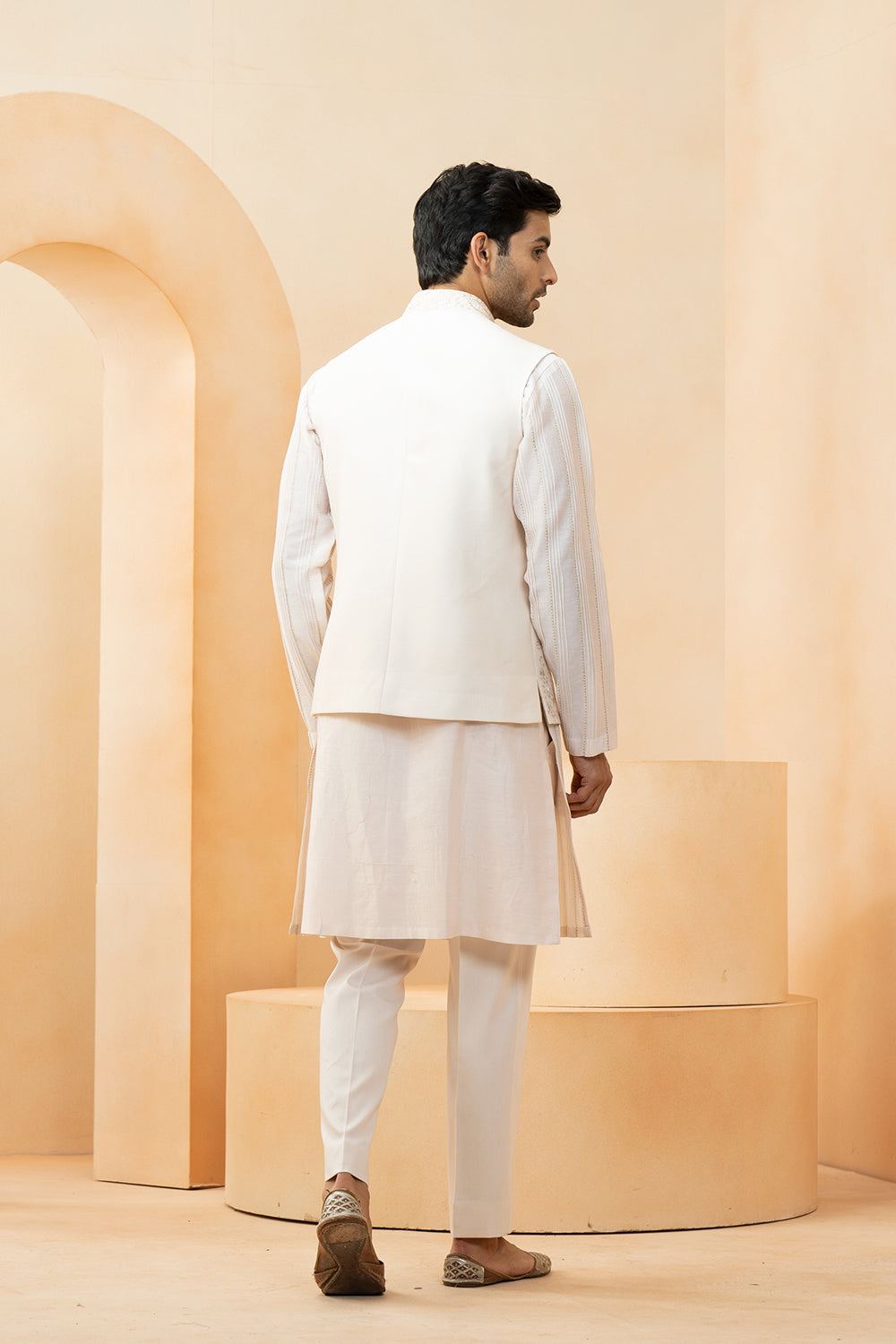 Ivory Chanderi Embroidered Thread Paisley Bundi Kurta Set For Men