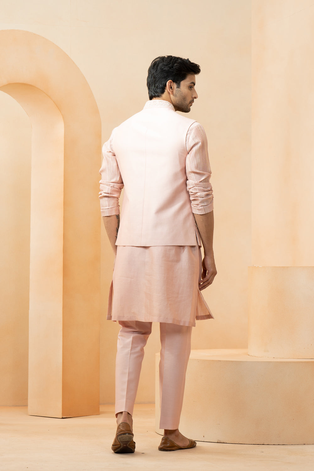 Pink Chanderi Embroidered Thread Geometric Bundi Kurta Set For Men