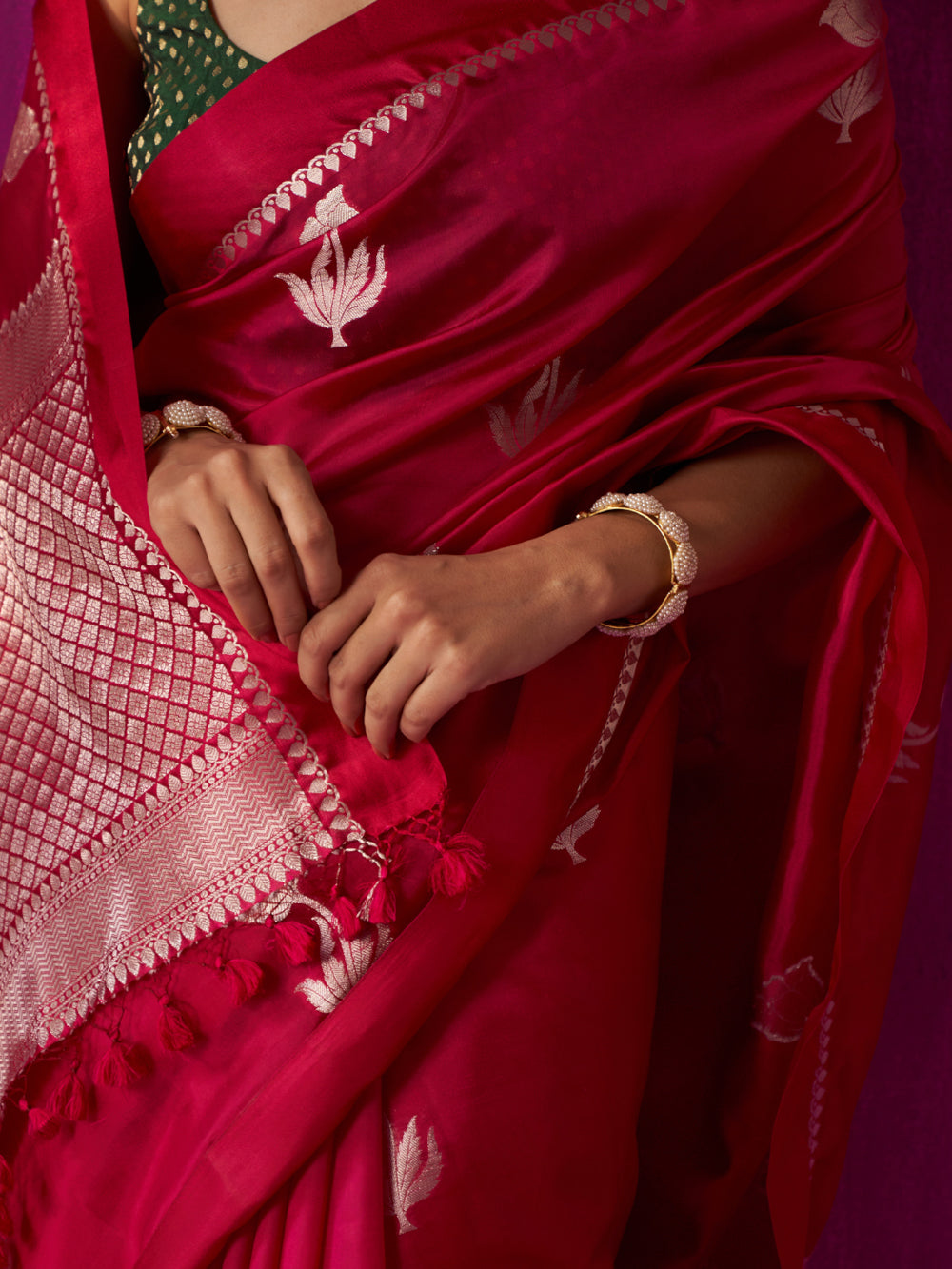 Magenta Floral Motif & Jaal Pallu Saree