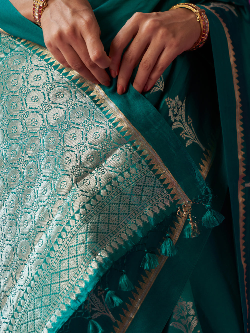 Green Floral Motif & Jaal Pallu Saree