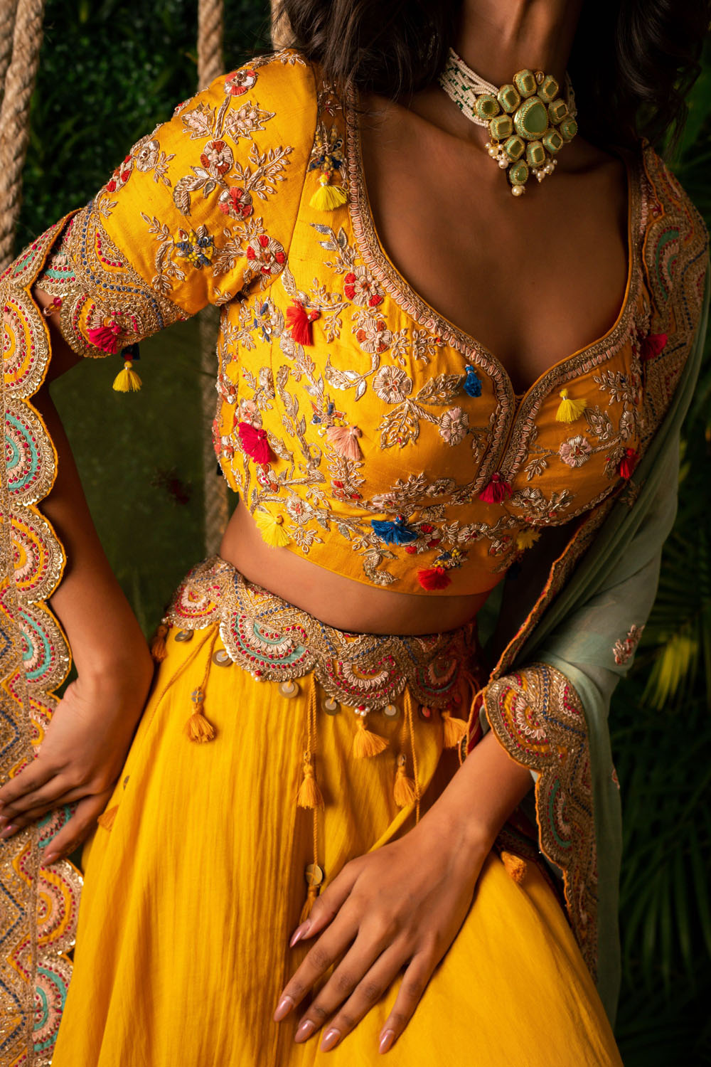 45+ Bridal Bindi Designs To Doll Up Your Big Day Look! | Sabyasachi bride,  Indian bridal outfits, Yellow lehenga