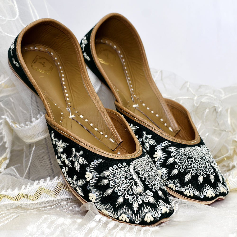 Blanca Velvet Embroidered Jutti