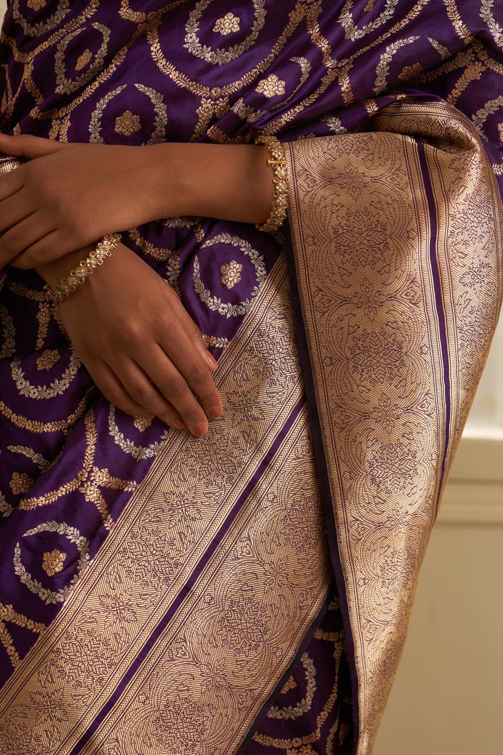 Gold silver floral jaal woven saree