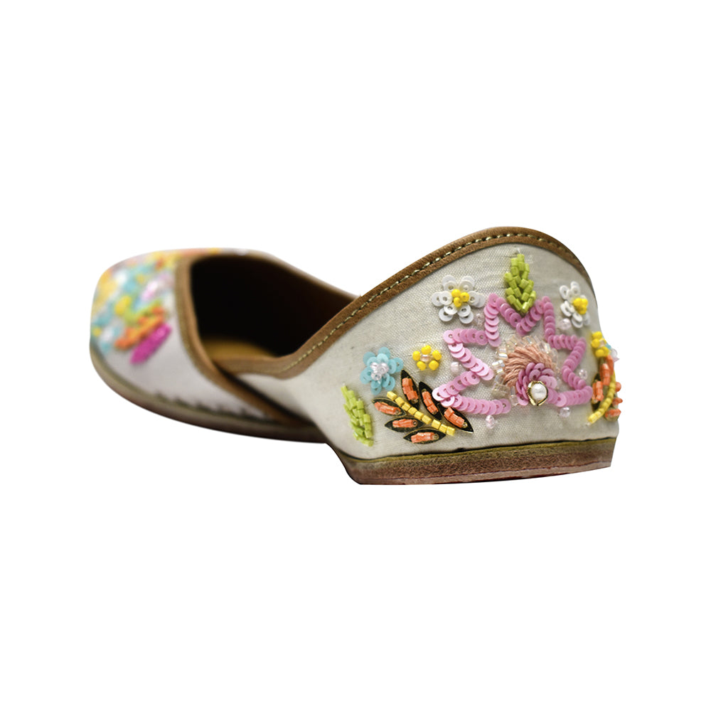 Isla Floral Embroidered Jutti