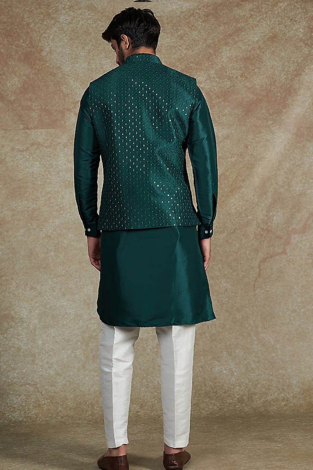 Soniya G Embroidered Jacket Kurta Set | Grey, Silk, Mandarin Collar, Full  Sleeves | Embroidered jacket, Embroidered silk, Aza fashion