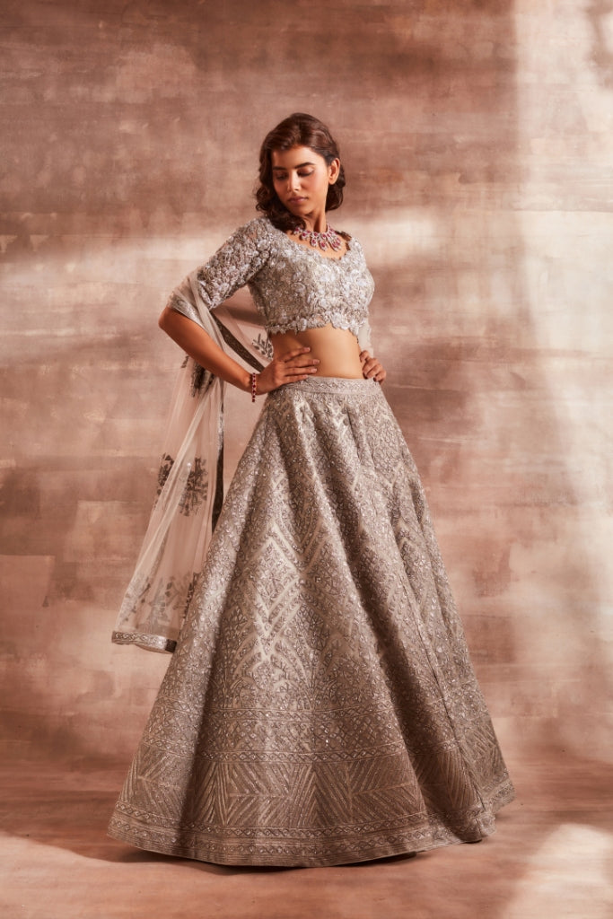 Sabyasachi 2017 Collection The Udaipur Story #sabyasachi#couture2017#theudaipurstory#designer#brida…  | Indian wedding dress, Indian fashion, Indian wedding outfits